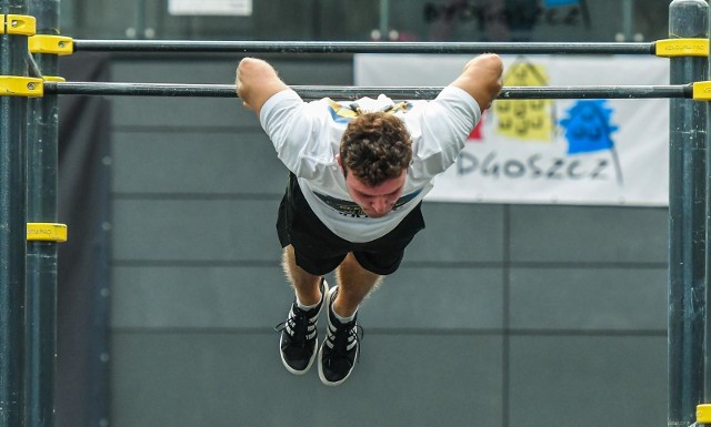 Bydgoszcz już po raz czwarty w historii była gospodarzem eliminacji do Pucharu Świata w Street Workout 2019 w Bydgoszczy, czyli Stage 2019. W Bydgoszczy w Artego Arena przy ul. Toruskiej można było zobaczyć jednych z najlepszych zawodników w Polsce i utalentowanych zawodników zagranicznych, znanych w świecie kalisteniki i street workout, którzy stanęli do walki o pierwsze miejsce podczas Eliminacji do Pucharu Świata w Street Workout 2019! Było o co walczyć - zwycięzca zawodów kwalifikował się na opłacony przez organizatora Finał Pucharu Świata, który odbędzie się w Hong Kongu.Flash INFO, odcinek 25 - najważniejsze informacje z Kujaw i Pomorza.