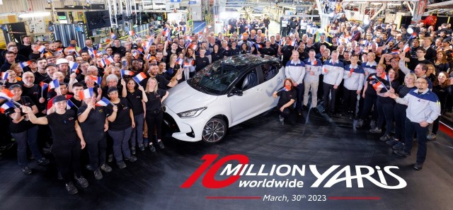 Yaris dołącza do Corolli, Camry, RAV4, Hiluxa i Land Cruisera – legendarnych modeli Toyoty, których światowa sprzedaż także osiągnęła ośmiocyfrowy wynik.