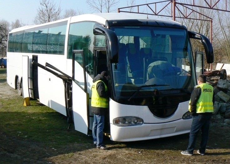 Złodzieje zatrzymani przez policję. Ukradli autokar i sprzedali go w Małopolsce