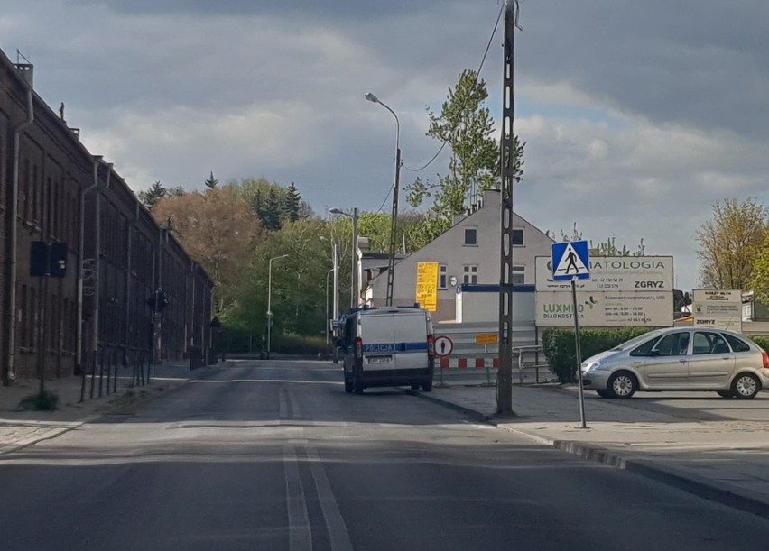 Ale wiało! Podmuchy wiatru uszkodziły ogrodzenie i zatrzymały tramwaje