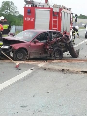Wypadek na S8. Zderzenie dwóch samochodów osobowych. Dwie osoby ranne [ZDJĘCIA]