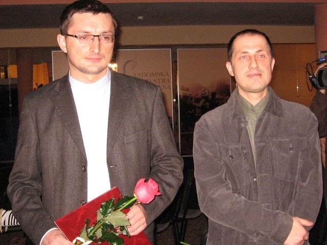 Szczepan Kowalik(z lewej)  i Michał Sobol zostali laureatami Nagrody Literackiej Miasta  Radomia