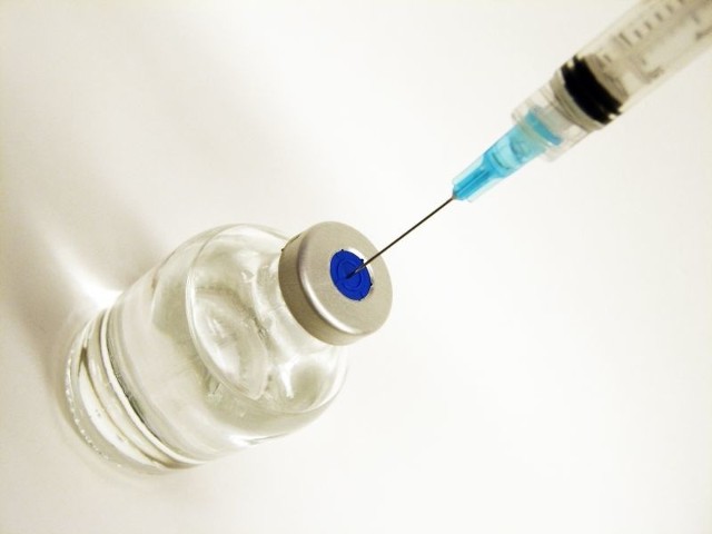 Jak uchronić się przed wirusem? Najlepszym sposobem jest szczepionka.