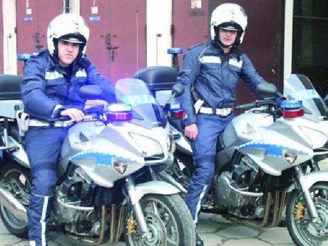 Policjanci z wydziału ruchu drogowego wyjadą na ulice Bielska Podlaskiego na nowych motocyklach &#8211; hondach CBF 1000A