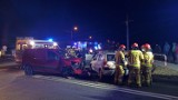 Wypadek w Piotrowie koło Kalisza - na skrzyżowaniu zderzyły się trzy samochody. Dwie osoby zostały ranne