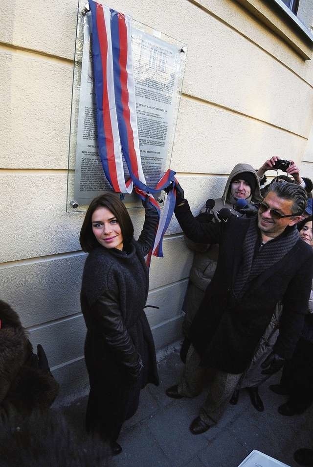 Zimą 2012 roku tablicę na domu Poli Negri odsłoniła Natasza Urbańska