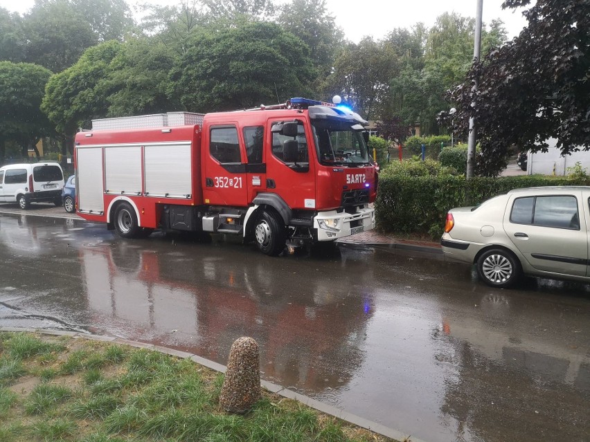 Gwałtowna burza przeszła przez Częstochowę. Wichura wyrywała...