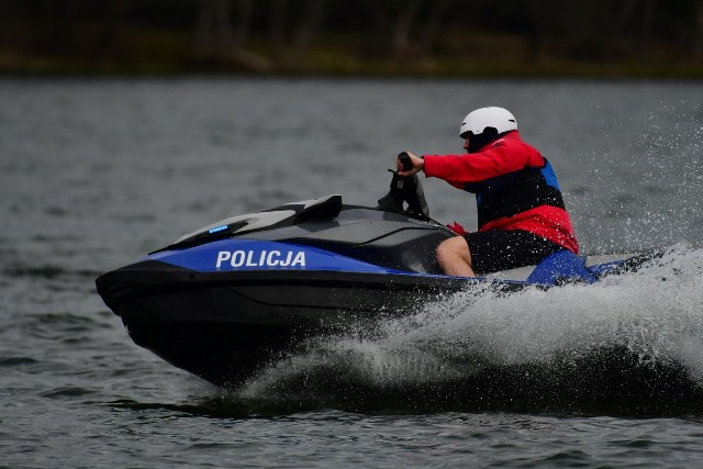 Podlaska policja ma nowe skutery wodne i radiowóz z wideorejestratorem