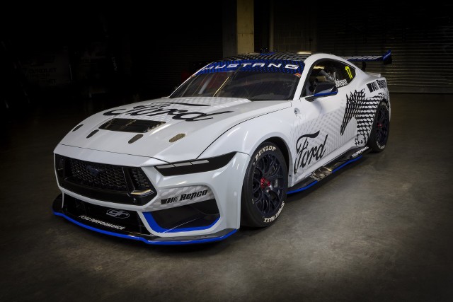 Ford wspiera zespoły, które w 2023 roku będą ścigać się nowym Mustangiem, w tym Dick Johnson Racing, Tickford Racing, Grove Racing, Blanchard Racing Team oraz nowy zespół korzystający z Mustanga – Walkinshaw Andretti United.
