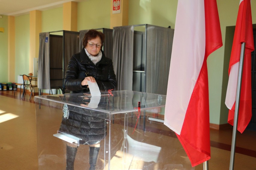 Druga tura wyborów w Ciechocinku 2022. Frekwencja rośnie [zdjęcia]