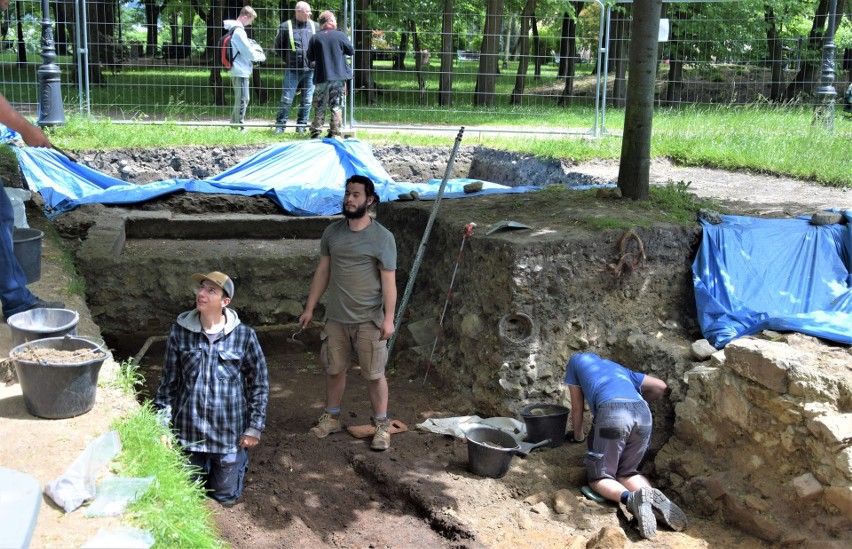 Nowy Sącz. Sensacyjne odkrycie na wzgórzu zamkowym. Co znaleźli krakowscy archeolodzy?