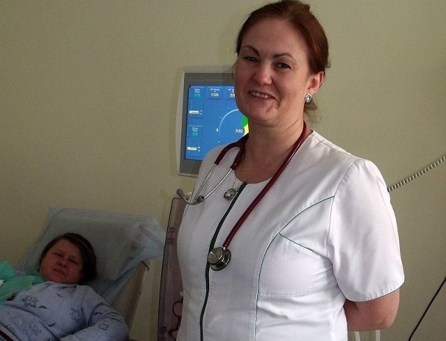 Dr Agnieszka Gałązka, specjalista nefrolog, dyrektor Centrum Dializ Fresenius w Ostrołęce z jedną ze swoich pacjentek