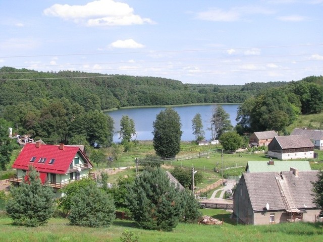 Widok na jezioro Łubowo z wieży widokowej w Zagórzu. Prawda, że pięknie?