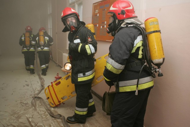 Po pożarze kamienicy w Czerwieńsku trzeba było ewakuować mieszkańców.