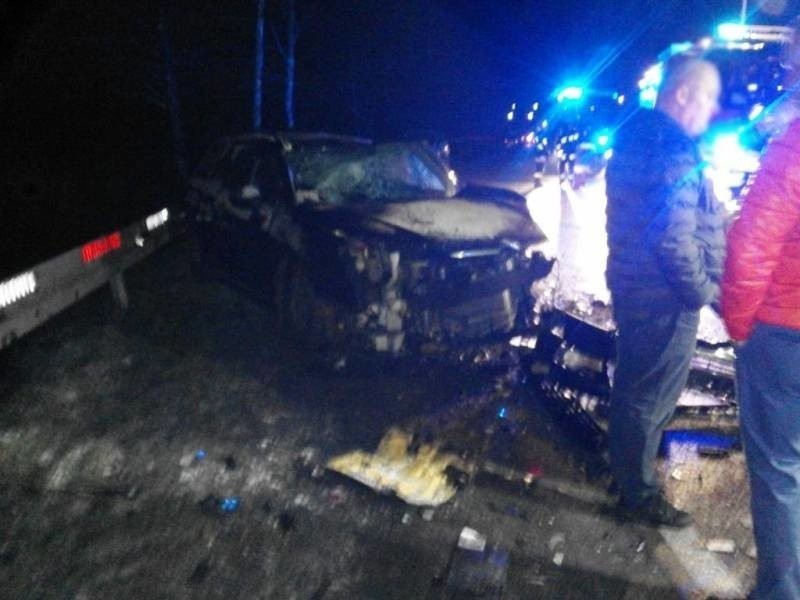 Trzy samochody zderzyły się na drodze krajowej w Tęgoborzy [ZDJĘCIA]