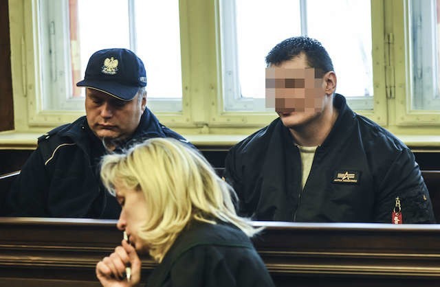 Na sali rozpraw  Marcin Ch., oskarżony o zabójstwo swojej żony, zachowuje się spokojnie