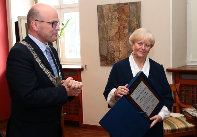 W salach grudziądzkiego muzeum im. ks. Władysława Łęgi odbyła się uroczystość wręczenia nagrody ks. prof. Janusza Pasierba Marii Wilczek, która od lat propaguje działalność oraz twórczość ks. prof. Pasierba. Gościem honorowym uroczystości był arcybiskup metropolita gdański Sławoj Leszek Głódź.