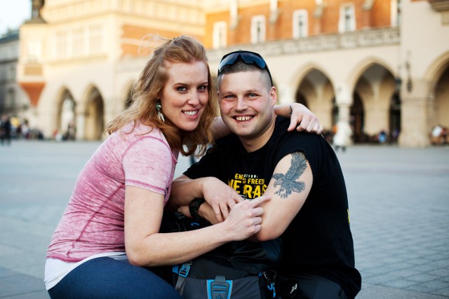 Po kilku latach spotykania się  z doskoku – a to w Niemczech, a  to  w  USA – Alexandra i Rafał wreszcie mogą mieszkać razem w Krakowie