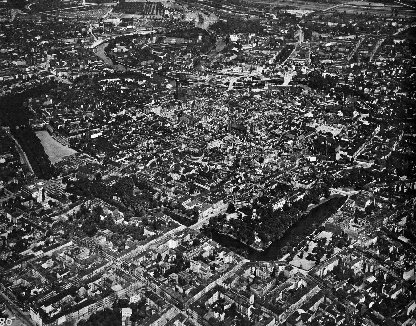 1934 , Stare Miasto widziane z okolic ulicy Dworcowej i...