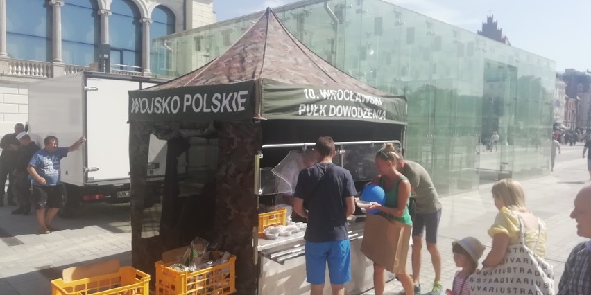 Wojskowy piknik na placu Wolności we Wrocławiu z okazji...