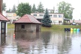 Po wielkiej ulewie Strzelce prawie jak Wenecja. A zamiast gondoli - ponton (zdjęcia i wideo Czytelników)