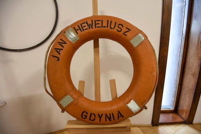 Gdańsk: rocznica zatonięcia "Jana Heweliusza". Narodowe Muzeum Morskie pokazało oryginalne koło ratunkowe statku 