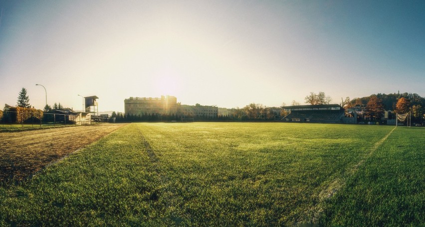 Legendarny sanocki stadion "Wierchy" zmieni się nie do poznania. Miasto inwestuje prawie 6 mln zł [ZDJĘCIA]