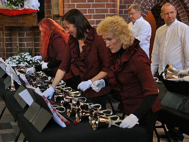 Arsis Handbell Ensemble zagrał w bazylice kolegiackiej