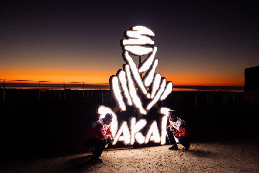Rajd Dakar - prolog nad Morzem Czerwonym na rozgrzewkę. Jakub Przygoński w czołówce