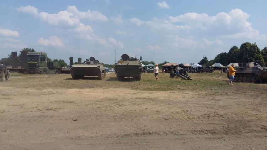 Takie pojazdy wojskowe można oglądać w Opolu-Winowie.