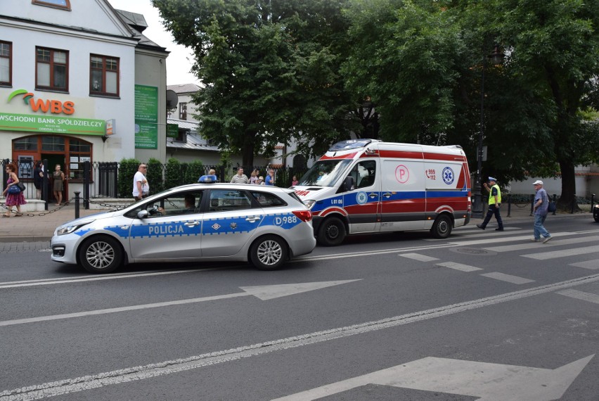Potrącenie pieszej na ul. Narutowicza. Kobieta została przewieziona do szpitala