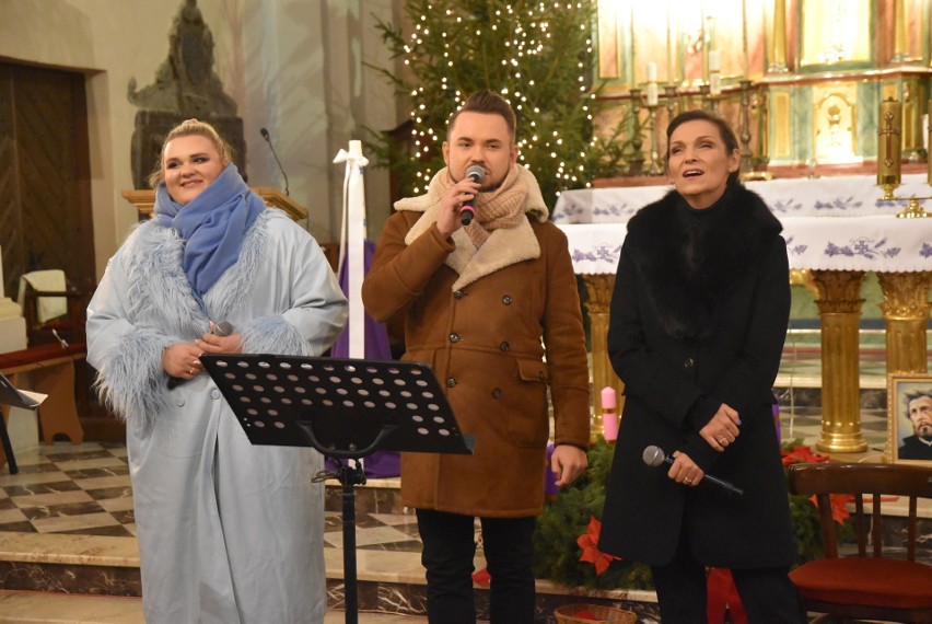Bożonarodzeniowy Koncert w Czerwinie. 10.12.2023 zaśpiewali: Jakub Milewski, Olga Bończyk i Marta Burdynowicz