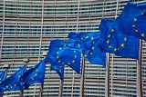 Raport Komisji Europejskiej. W czasie pandemii koronawirusa kobiety szybciej niż mężczyźni traciły pracę oraz częściej doświadczały przemocy