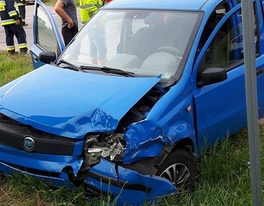 Do wypadku doszło w czwartek około godziny 8:40 w Choroszczy. Na ul. Kruszewskiej zderzyły się dwa samochody.Zdjęcia dzięki uprzejmości OSP Choroszcz.