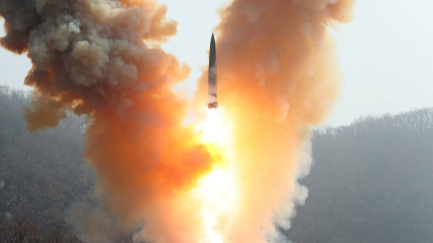 Korea Północna próbowała wystrzelić satelitę na orbitę....