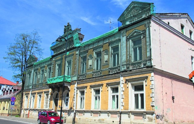 Przed 1898 r. w miejscu pałacyku Tryllingów stał parterowy dom, zbudowany w latach 1802-1807 przez Krzysztofa Lerenbruna.