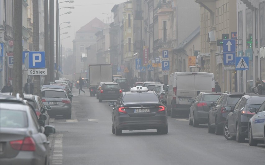 Smog co roku zabija tysiące osób w Polsce. Za jego...
