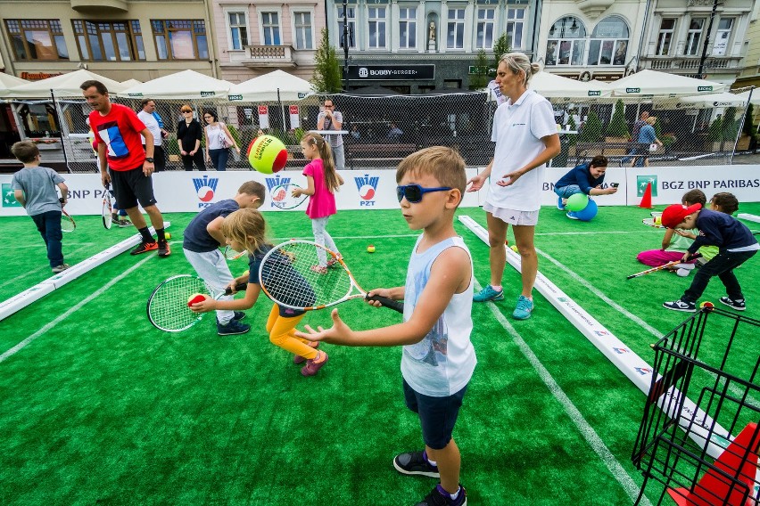 Dzieciaki do rakiet, czyli tenis na rynku w Bydgoszczy [zdjęcia]