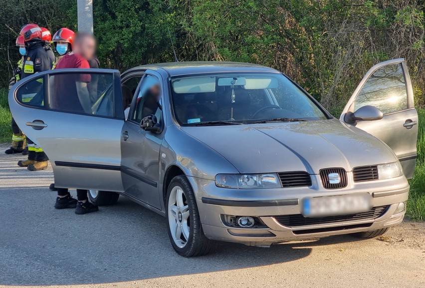 Wypadek w Ostrowie pod Przemyślem. Dziewczynka na rowerze zderzyła się z seatem [ZDJĘCIA]