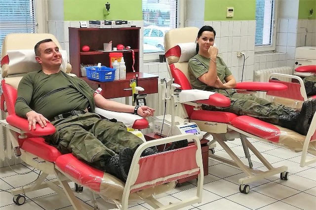 Żołnierze 10 Opolskiej Brygady Logistycznej służą ojczyźnie nie tylko na poligonie, ale dzielą się również tym, co najcenniejsze.