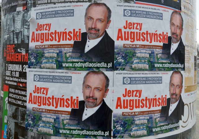 Plakaty wyborcze Jerzego Augustyńskiego, który wygrał wybory uzupełniające na radnego do Rady Miejskiej, po tym jak posełem został radny Rafał Weber.