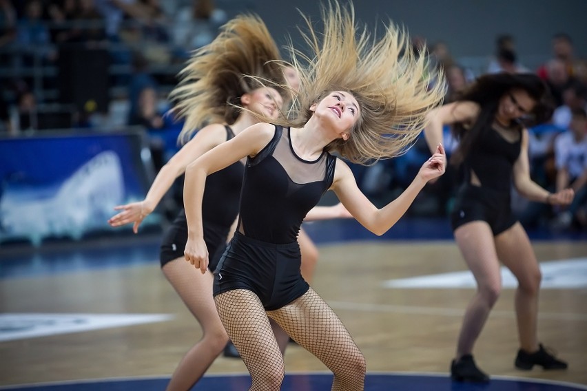 Obejrzyj występ cheerleaderek Anwilu podczas derbów z...