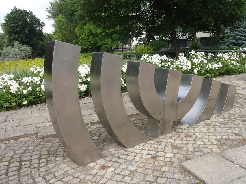 Pomnik "Menora" upamiętniający Zagładę kieleckich Żydów na...