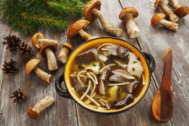 Grzybowa i barszcz to nie jedyne zupy, podawane w Polsce na Wigilię