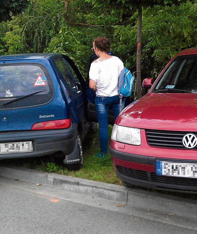 Tak parkowały auta koło hali