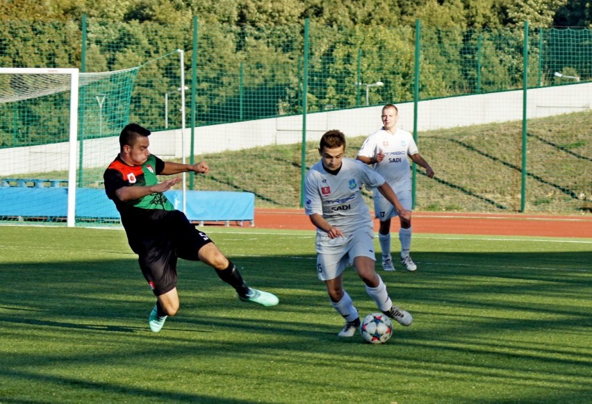 BOSiR-Dąb Barcin - Burza Nowa Wieś Wielka 3 : 0 (1:0)...