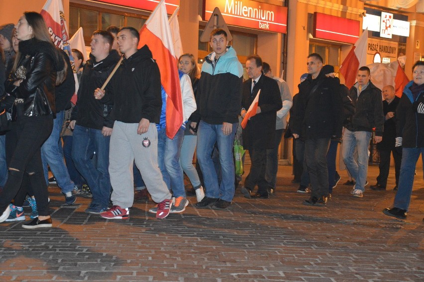 Tarnów. Marsz Niepodległości przeszedł ulicami miasta [WIDEO]
