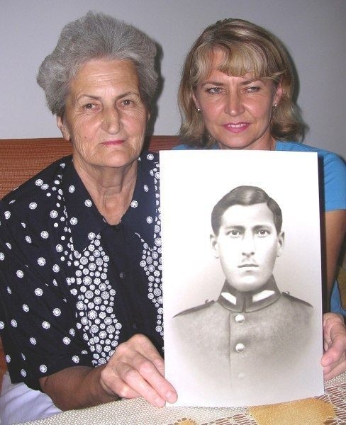 Maria Stybel, córka i Elżbieta Stybel, wnuczka Franciszka Michalskiego, ochotnika z Zakrzowa.