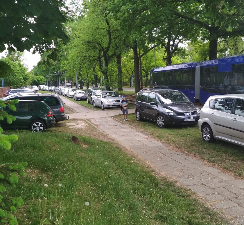 Tak parkują kierowcy we Wrocławiu na początek majówki