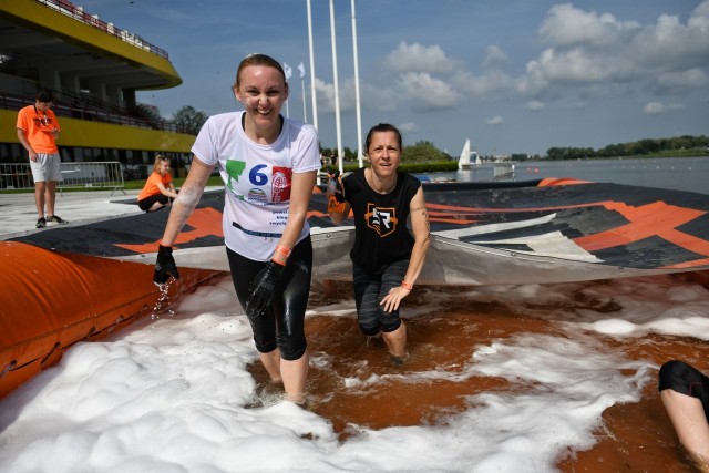 Biegacze walczą z przeszkodami już po raz szósty. 1 i 2 czerwca w Poznaniu odbywa się kolejna edycja ekstremalnego biegu, czyli Survival Race 2019. Nasz fotoreporter jest na miejscu. Zobacz zdjęcia z trasy i sprawdź, jak zawodnicy radzą sobie z przygotowanymi utrudnieniami. Przejdź dalej --->